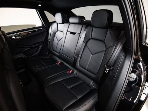 Certified 2023 Porsche Macan S AWD/4WD image 24