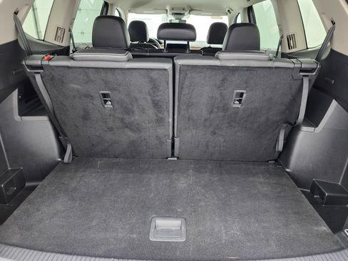 Used 2025 Volkswagen Atlas SE image 30