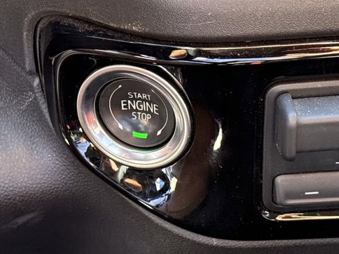 Used 2025 Chevrolet Silverado 1500 LT image 14