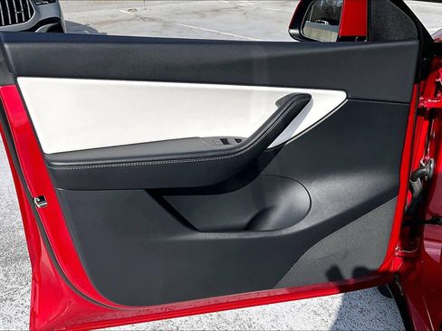 Used 2021 Tesla Model Y Long Range image 20