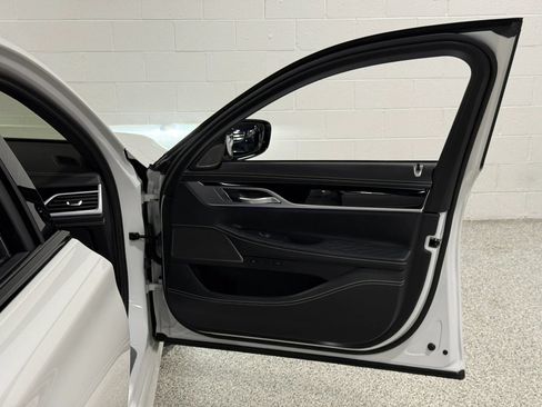 Used 2022 BMW M760i xDrive w/ Luxury Rear Seating Package AWD/4WD image 51