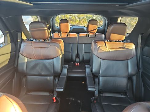 Used 2023 Ford Explorer Platinum w/ Technology Package AWD/4WD image 16