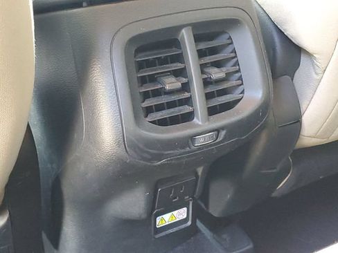 Used 2015 Jeep Cherokee Latitude AWD/4WD image 28