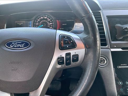 Used 2018 Ford Taurus Limited image 13