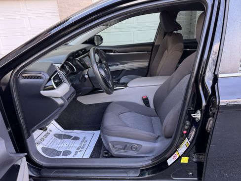 Used 2018 Toyota Camry LE image 14