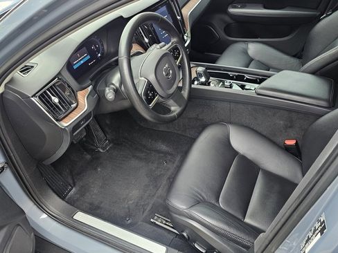 Used 2023 Volvo V60 B5 Cross Country Plus w/ Climate Package image 16