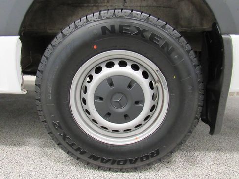Used 2021 Mercedes-Benz Sprinter 2500 image 10