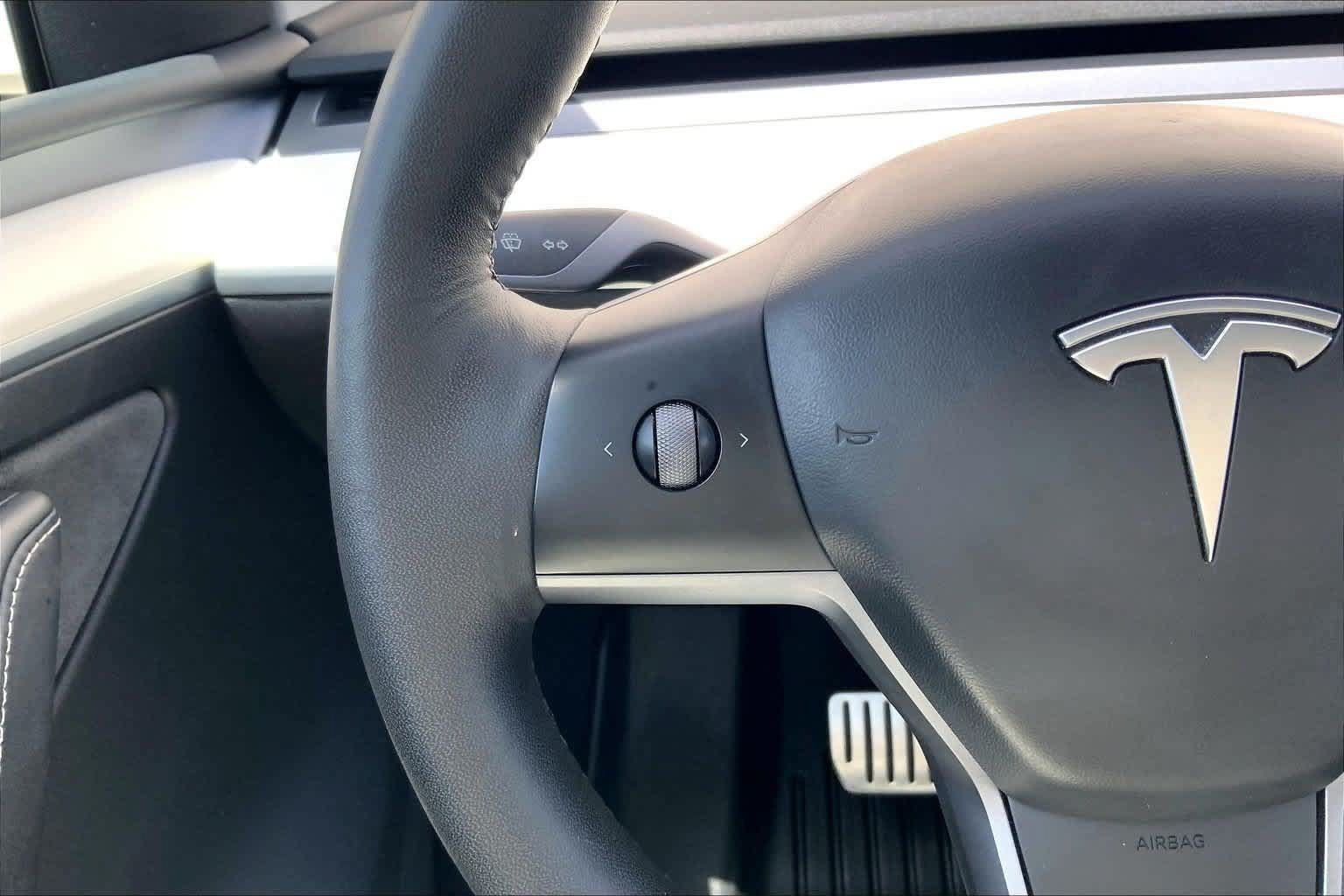 Used 2023 Tesla Model Y Long Range AWD/4WD image 24