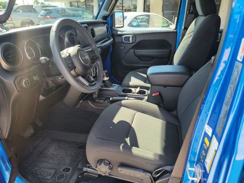 Used 2023 Jeep Gladiator Sport AWD/4WD image 10