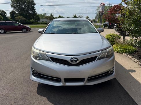 Used 2014 Toyota Camry SE FWD image 2