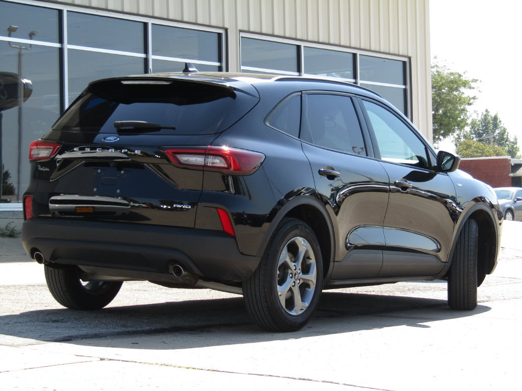 Used 2025 Ford Escape ST-Line AWD/4WD image 3