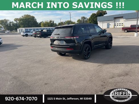 New 2025 Jeep Grand Cherokee Limited w/ Luxury Tech Group II image 9