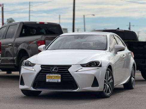 Used 2019 Lexus IS 300 image 3