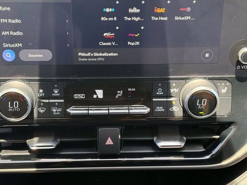 Used 2023 Toyota Highlander Bronze Edition FWD image 31