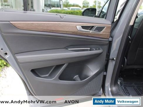 Used 2025 Volkswagen Atlas SEL Premium R-Line AWD/4WD image 31