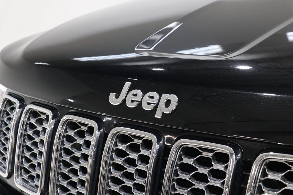 Used 2017 Jeep Grand Cherokee Overland w/ Jeep Active Safety Group AWD/4WD image 10