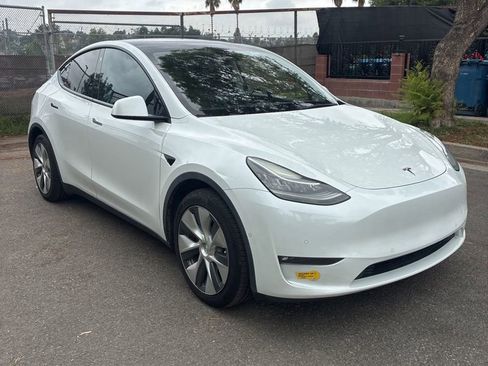 Used 2021 Tesla Model Y Long Range AWD/4WD image 4