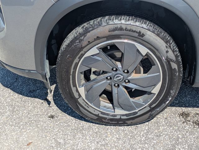Used 2025 Nissan Rogue SV FWD image 11