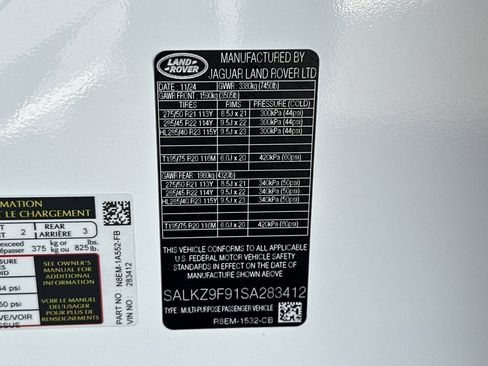 New 2025 Land Rover Range Rover SV image 32