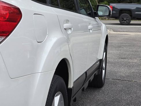 Used 2014 Subaru Outback 2.5i Limited w/ Moonroof Package AWD/4WD image 10