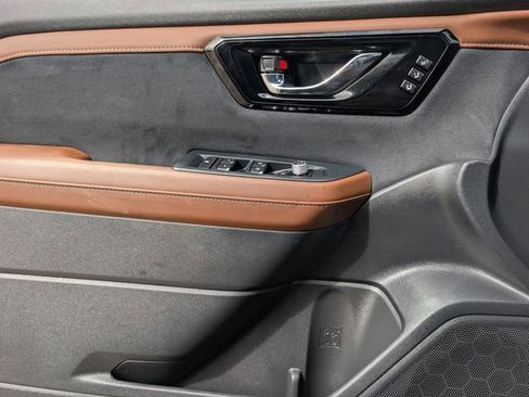 Used 2025 Subaru Forester Touring w/ Protection Package image 13