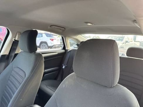 Used 2017 Ford Fusion SE FWD image 11