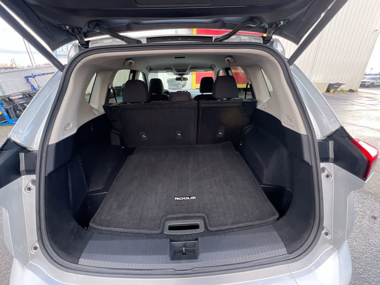 Used 2025 Nissan Rogue SV AWD/4WD image 25