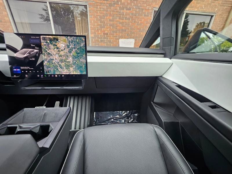 Used 2024 Tesla Cybertruck AWD Crew Cab image 64