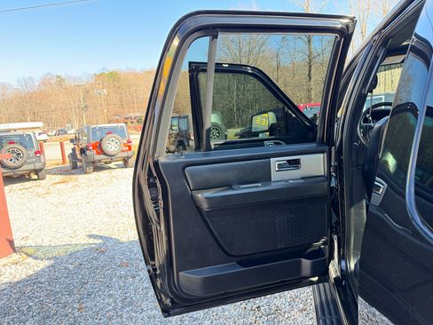 Used 2017 Ford Expedition EL XLT w/ Equipment Group 202A image 11