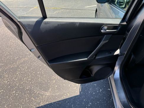 Used 2010 MAZDA MAZDA3 i Touring FWD image 10