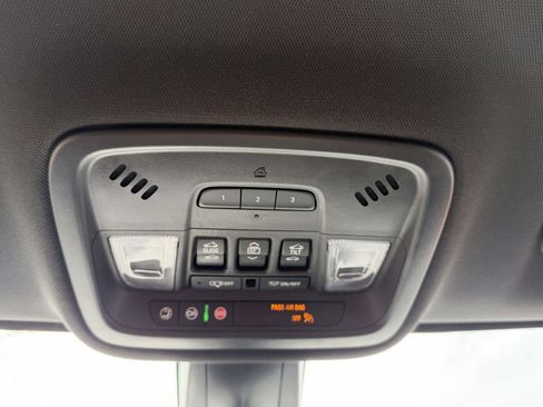 Used 2023 Chevrolet Traverse RS AWD/4WD image 37