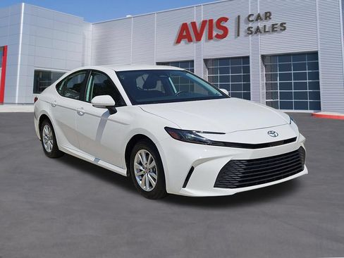 Used 2025 Toyota Camry LE FWD image 3