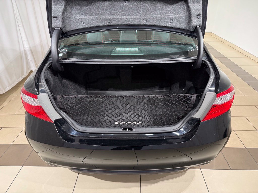 Used 2016 Toyota Camry SE w/ Moonroof Package FWD image 11