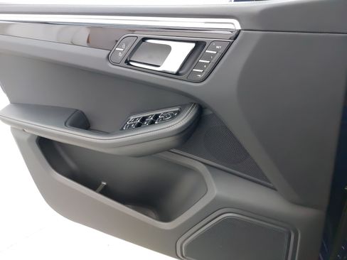 Certified 2026 Porsche Macan AWD/4WD image 29