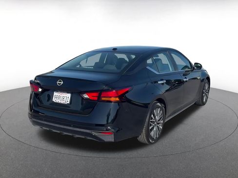 Used 2025 Nissan Altima 2.5 SV image 14