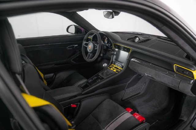 Used 2018 Porsche 911 GT3 RWD image 24