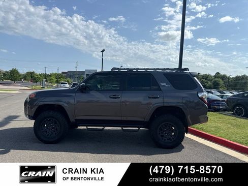 Used 2018 Toyota 4Runner TRD Off-Road AWD/4WD image 5