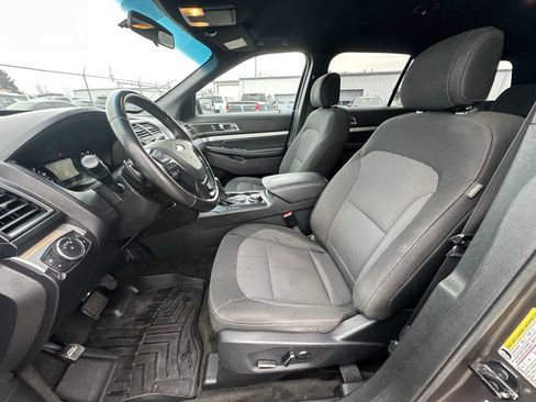 Used 2016 Ford Explorer XLT image 13