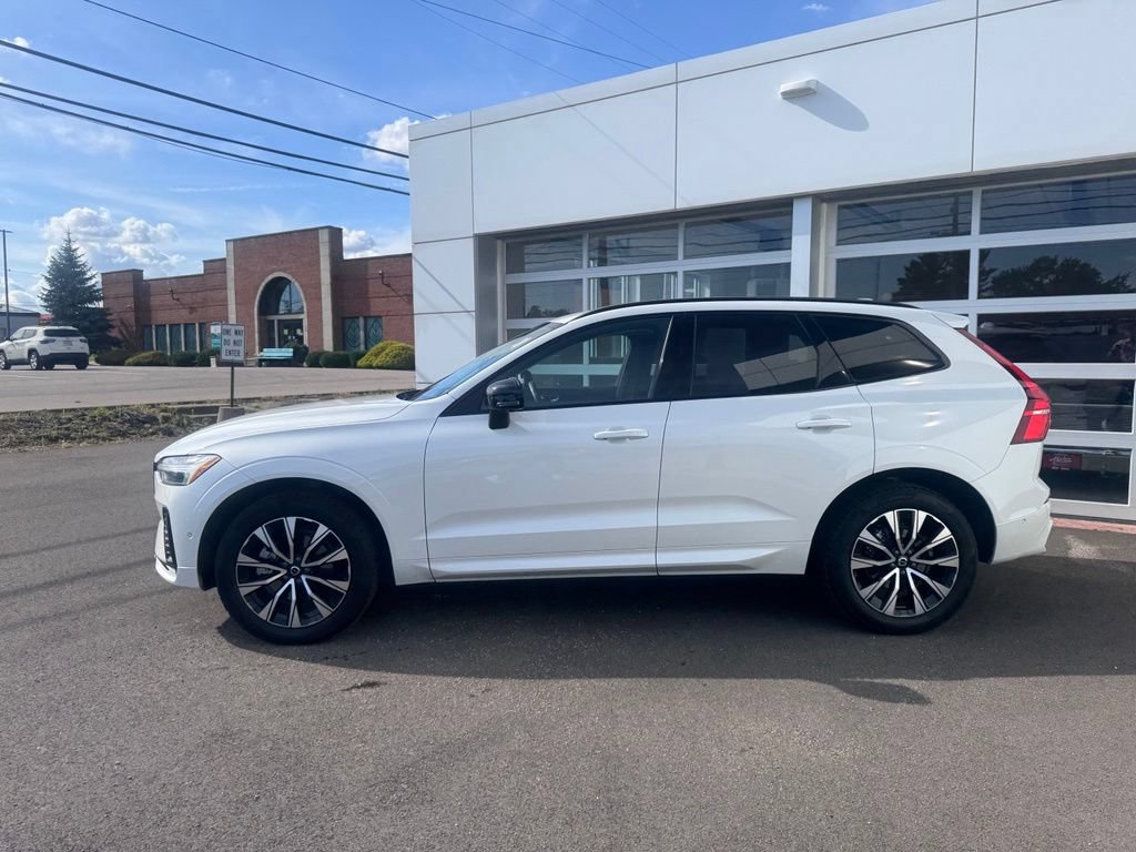 Used 2025 Volvo XC60 B5 Plus AWD/4WD image 3