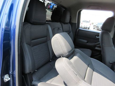 Used 2022 Nissan Frontier SV AWD/4WD image 22