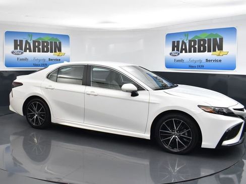 Used 2022 Toyota Camry SE FWD image 7