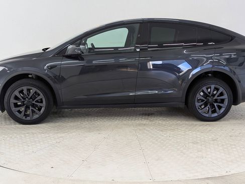 Used 2025 Tesla Model X image 2