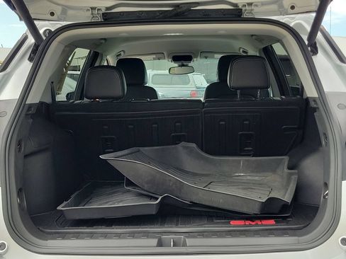Used 2022 GMC Terrain SLT w/ LPO, Floor Liner Package FWD image 10