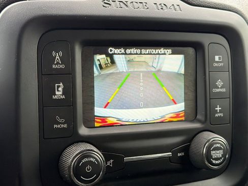 Used 2017 Jeep Renegade Latitude image 18