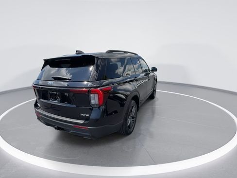 Used 2025 Ford Explorer ST-Line w/ ST-Line Street Pack AWD/4WD image 9