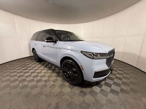 Certified 2025 Lincoln Navigator Reserve image 5