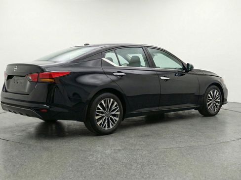 Used 2025 Nissan Altima 2.5 SV image 9