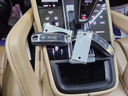 Used 2020 Porsche Cayenne image 36