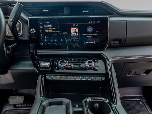 Used 2025 GMC Sierra 2500 AT4X image 23