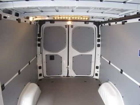 Used 2025 Mercedes-Benz Sprinter 2500 image 24